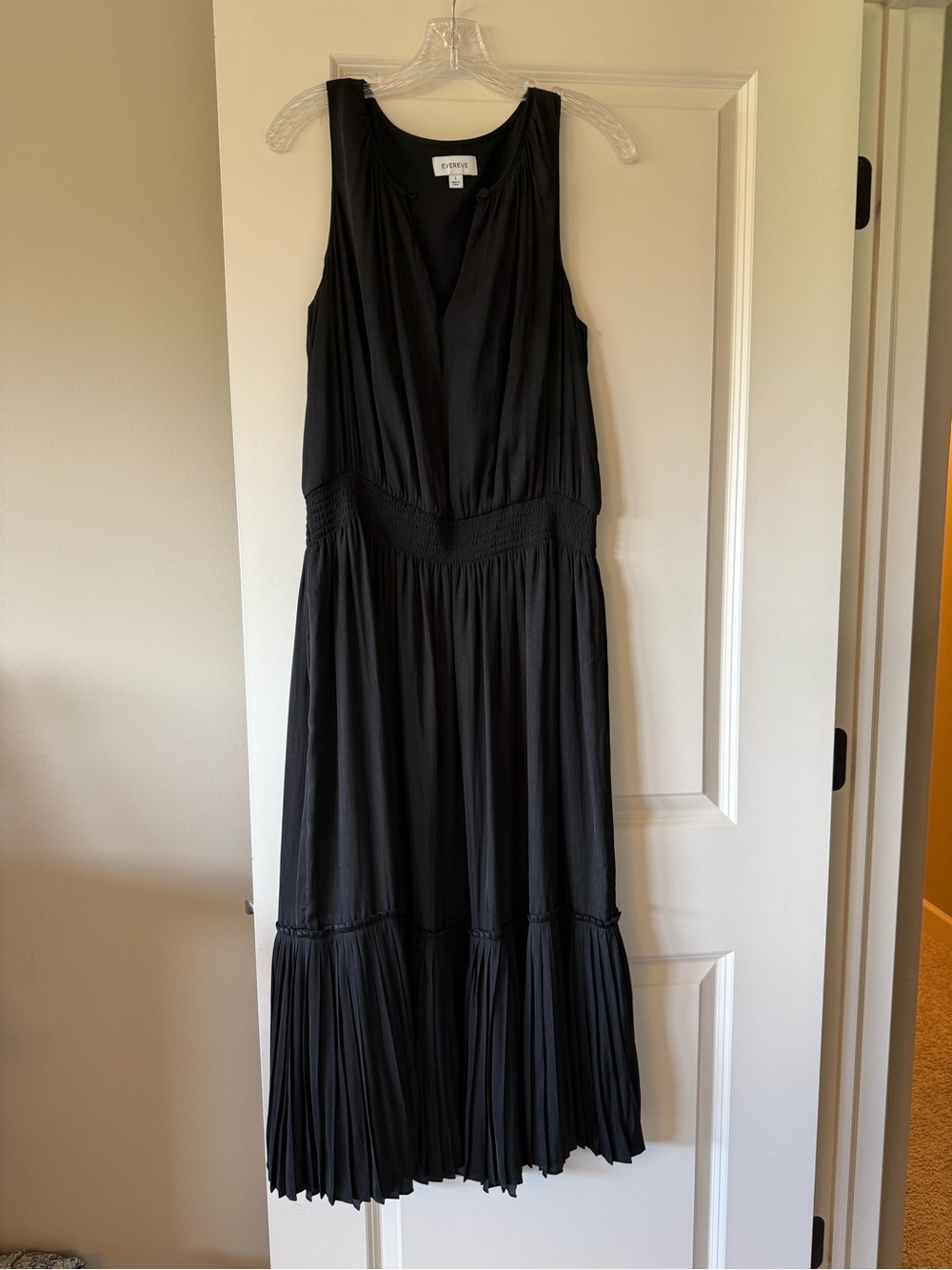 Evereve Black Sleeveless V-Neck Maxi Dress